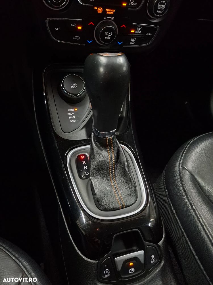 Jeep Compass 2.0 M-Jet 4x4 AT Limited - 23