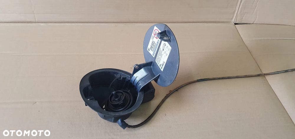 Klapka wlewu paliwa VW Passat B6 LA7T 3C9809857 - 4