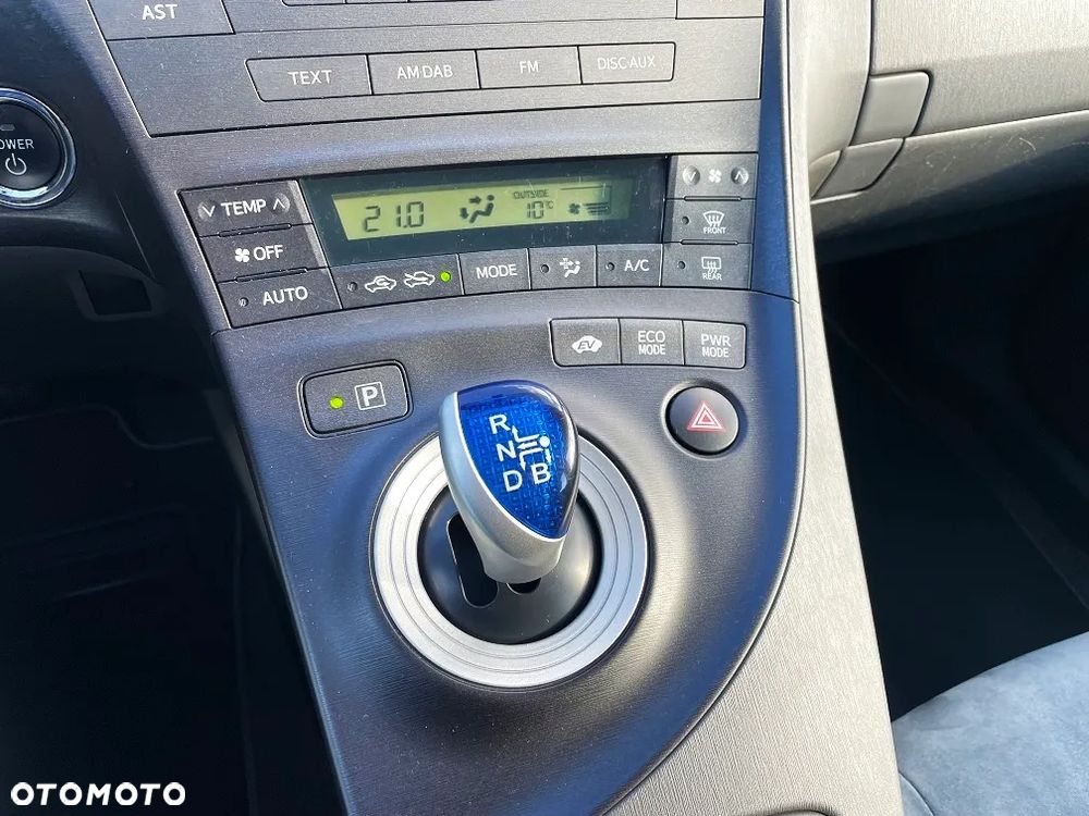 Toyota Prius 1.8 HSD Life - 32