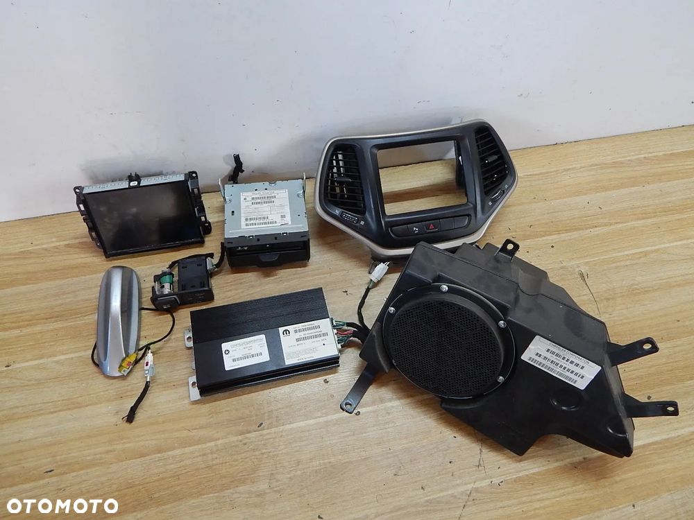 Ekran wyświetlacz głośnik wzmacniacz zmieniarka antena ramka panel Jeep Cherokee KL V 13-18 Łuków części - 1