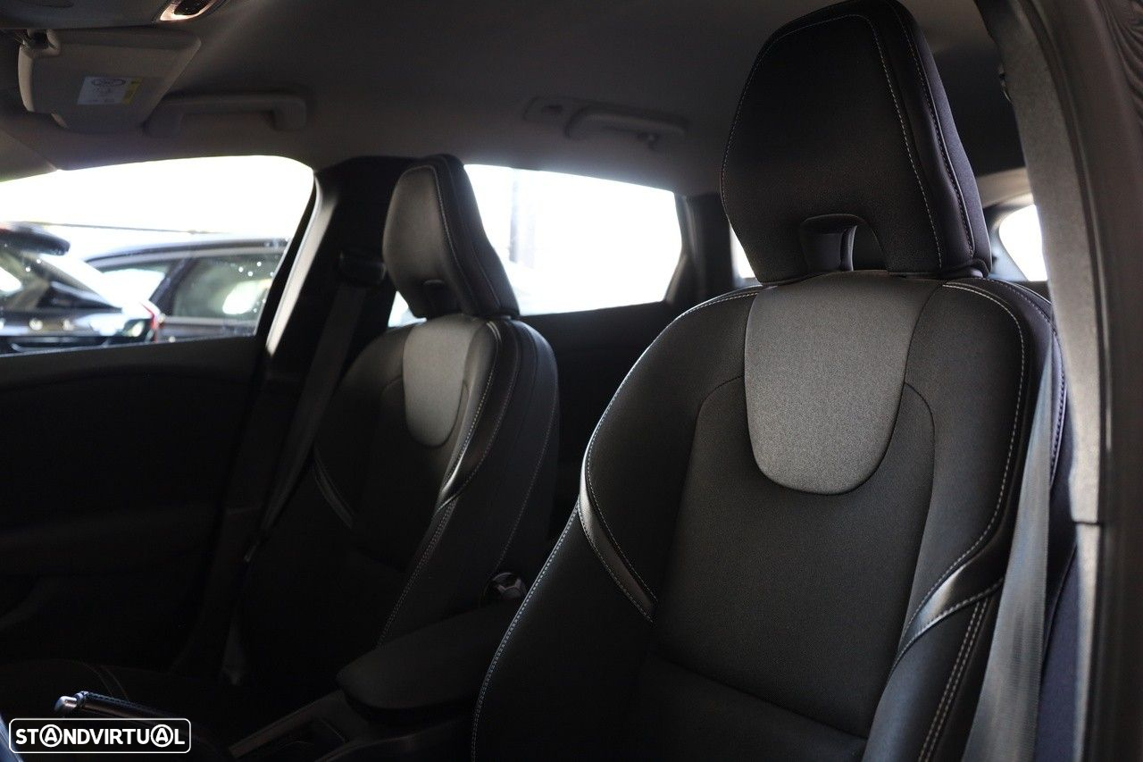 Volvo V40 2.0 D2 Momentum Geartronic - 4