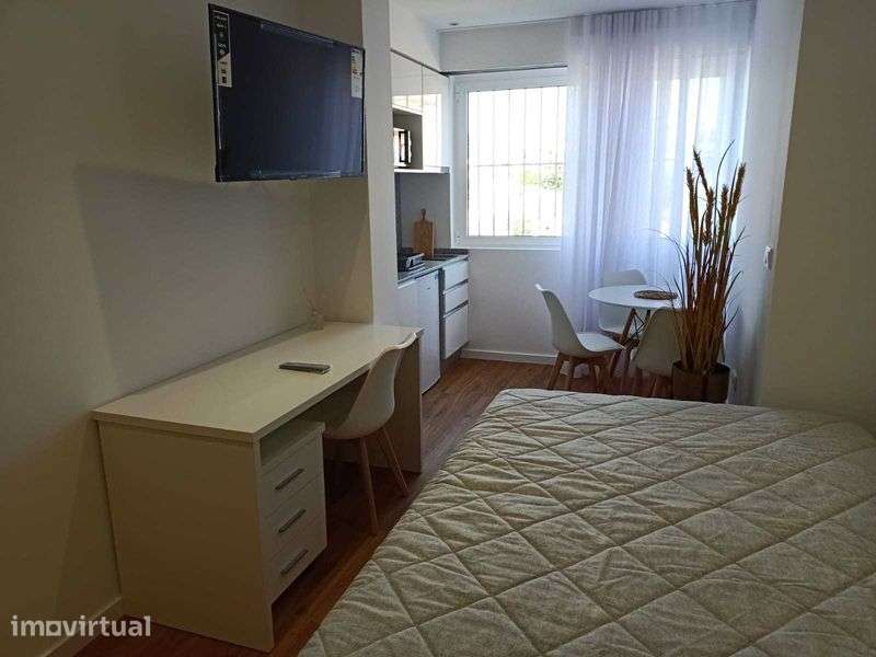 ALUGA-SE PARA ESTUDANTE ESTÚDIO T0 em Coimbra (ao lado Univ. Coimbra) - Grande imagem: 2/12