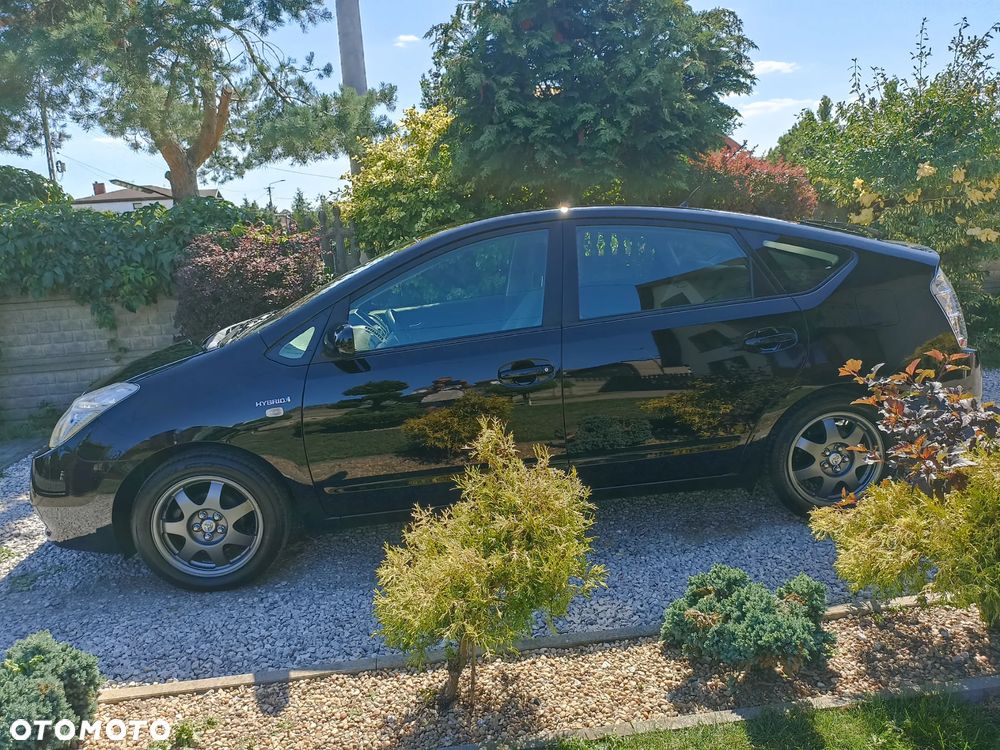 Toyota Prius (Hybrid) Executive - 12