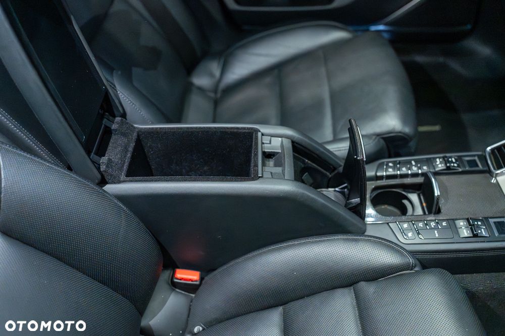 Porsche Panamera Turbo Executive - 32