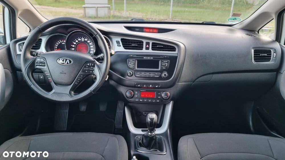 Kia Ceed 1.4 CVVT Fifa World Cup Edition - 13