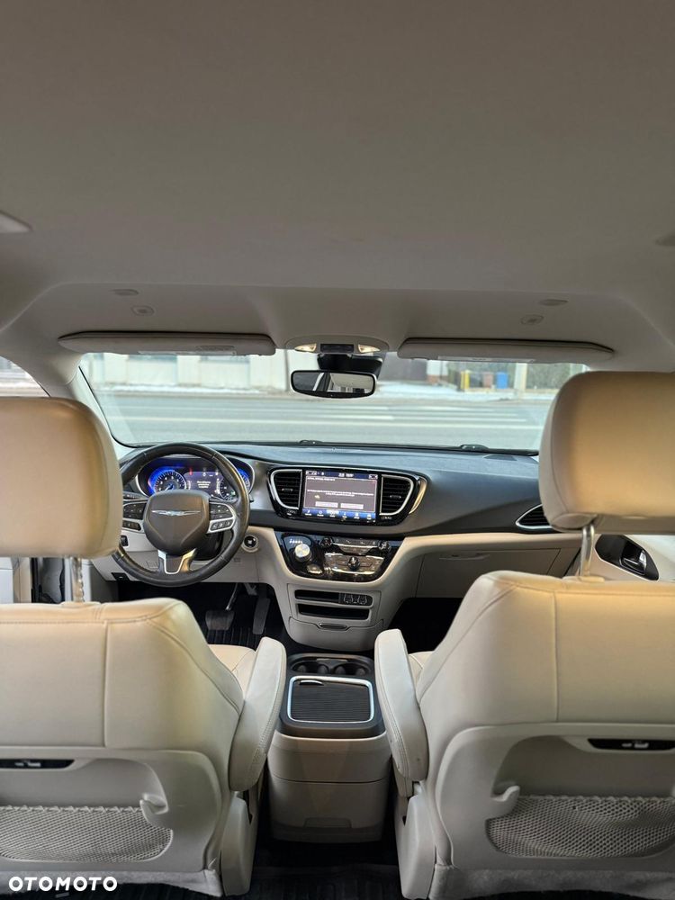 Chrysler Pacifica - 8