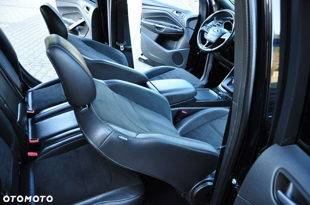 Ford Kuga 2.0 TDCi 4x4 ST-Line - 39