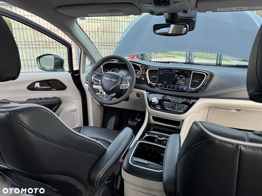 Chrysler Pacifica - 18