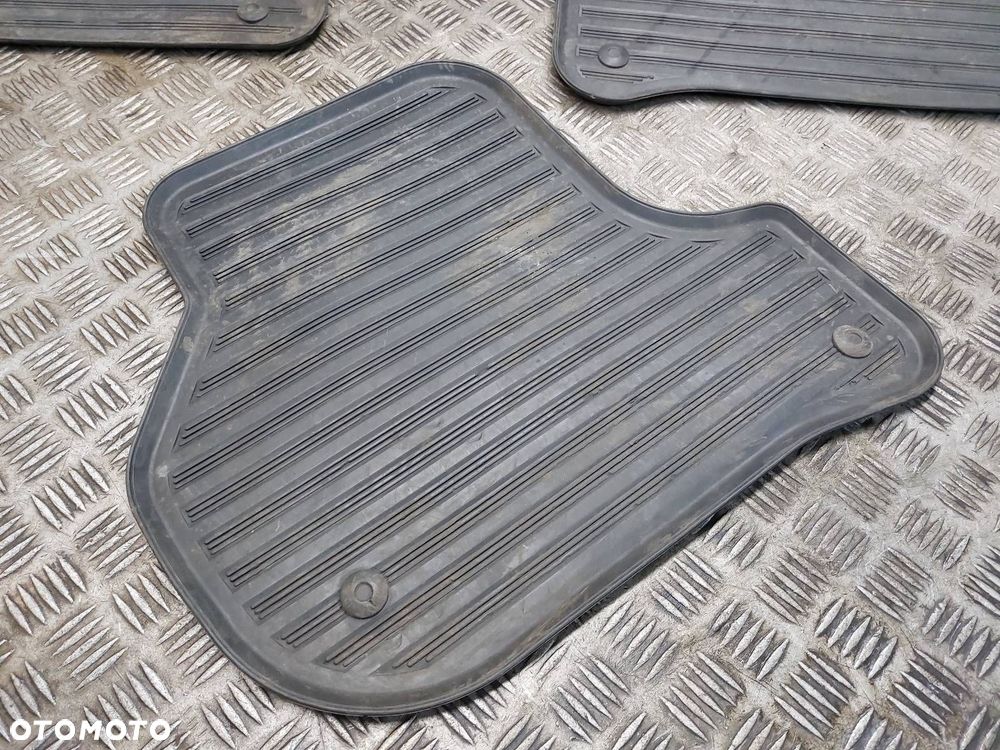 DYWANIKI KOMPLET SKODA OCTAVIA II 1Z1862452 1Z1862451 1Z1862435 - 2