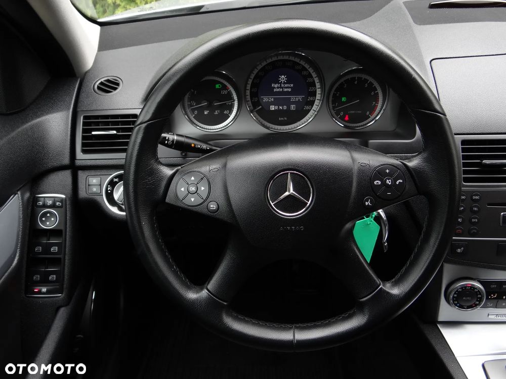 Mercedes-Benz Klasa C 180 BlueEFFICIENCY 7G-TRONIC Avantgarde - 32