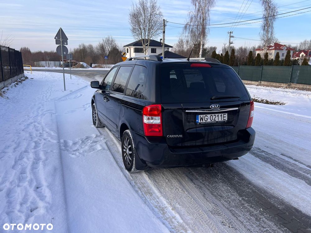 Kia Carnival - 4