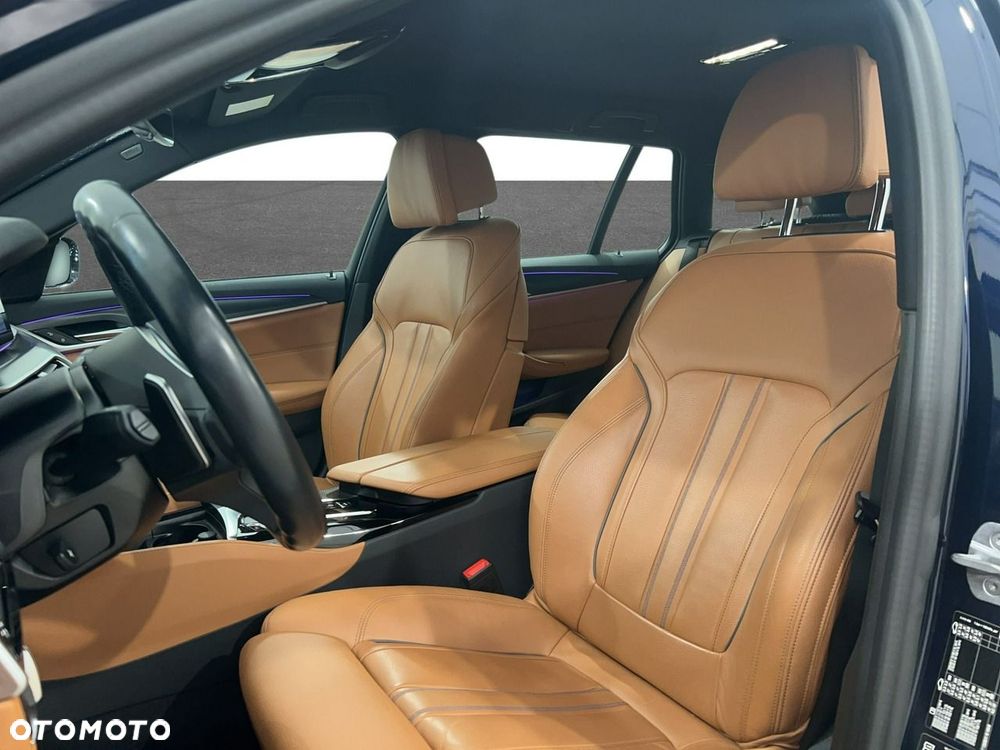 BMW Seria 5 530i mHEV - 10