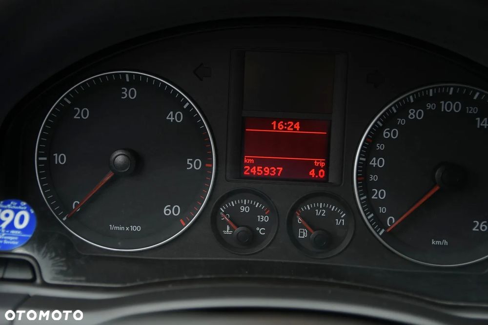 Volkswagen Golf - 25
