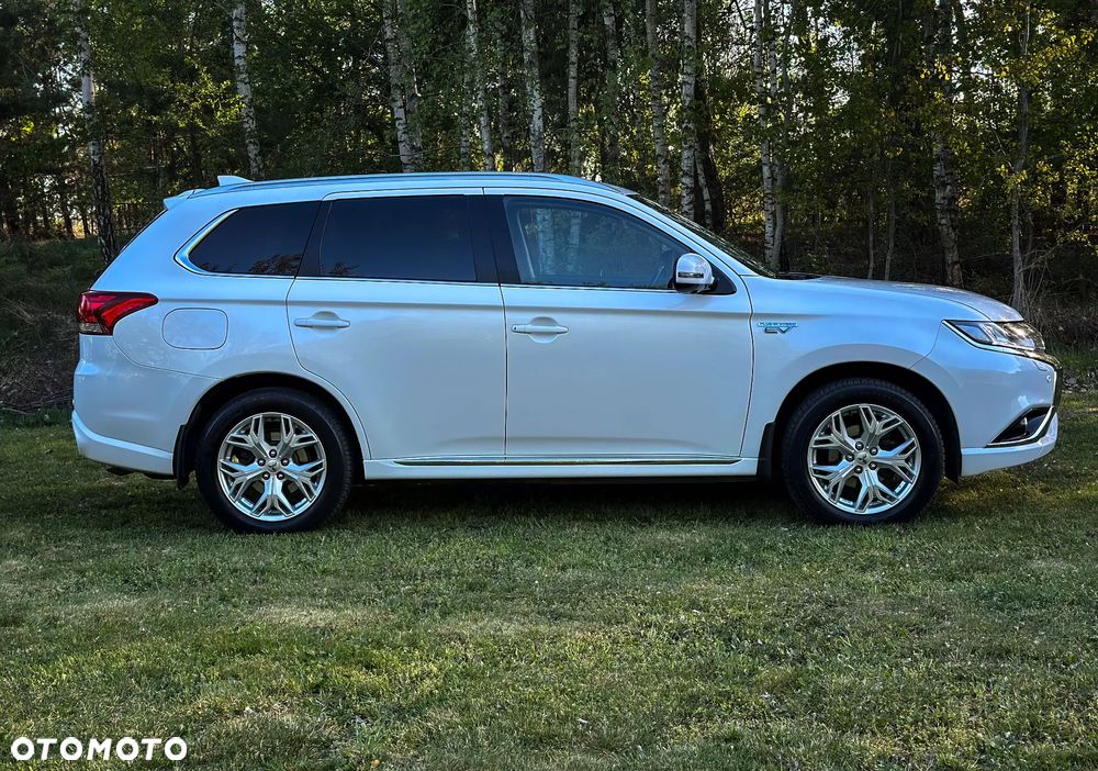 Mitsubishi Outlander Intense + - 12