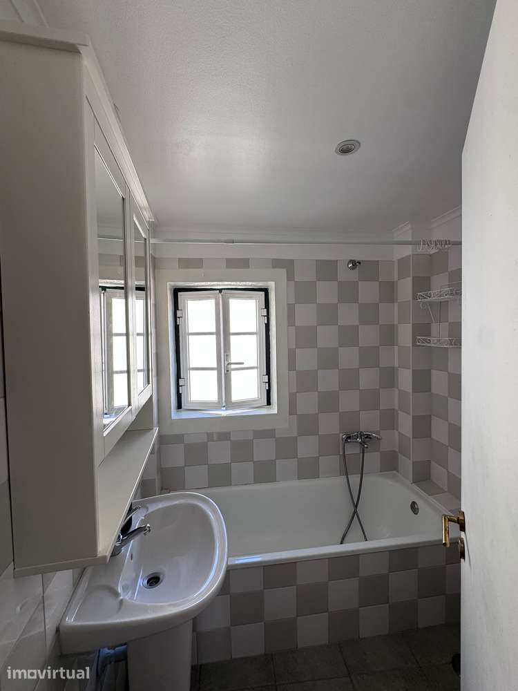 *Apartamento T1 para arrendar em Lisboa – Rua de Santa Bárbara* - Grande imagem: 5/14