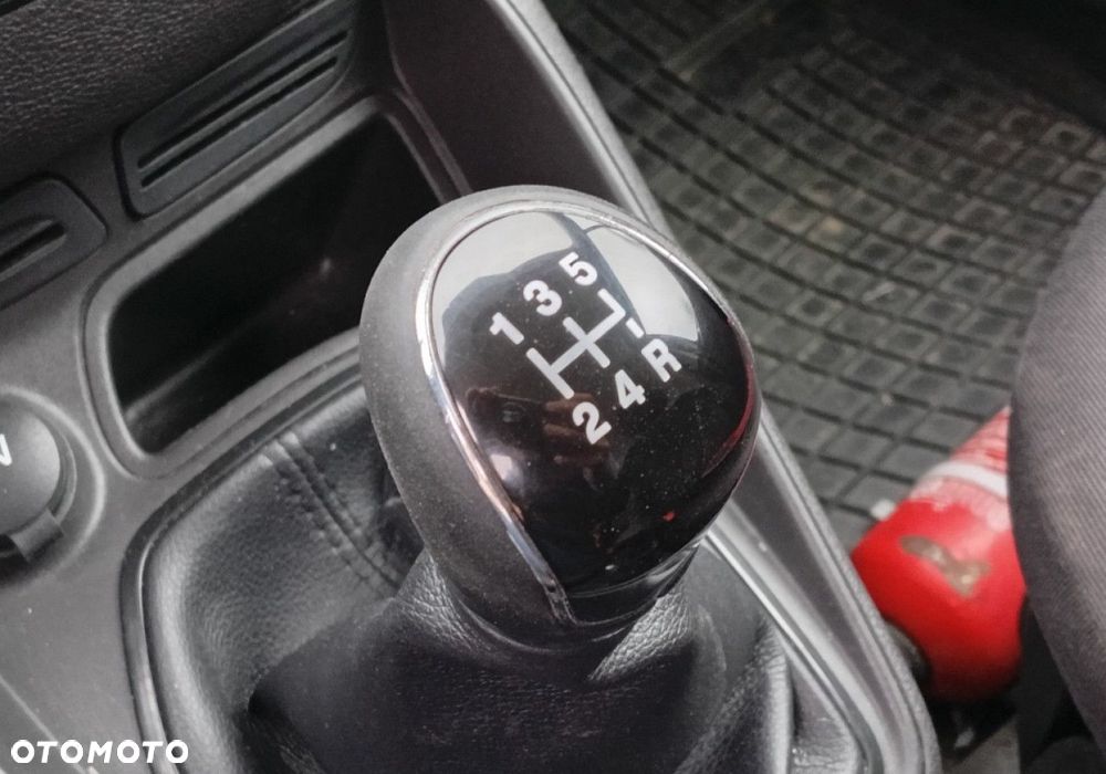 Ford Transit Courier - 21