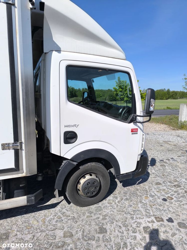 Renault Maxity - 5