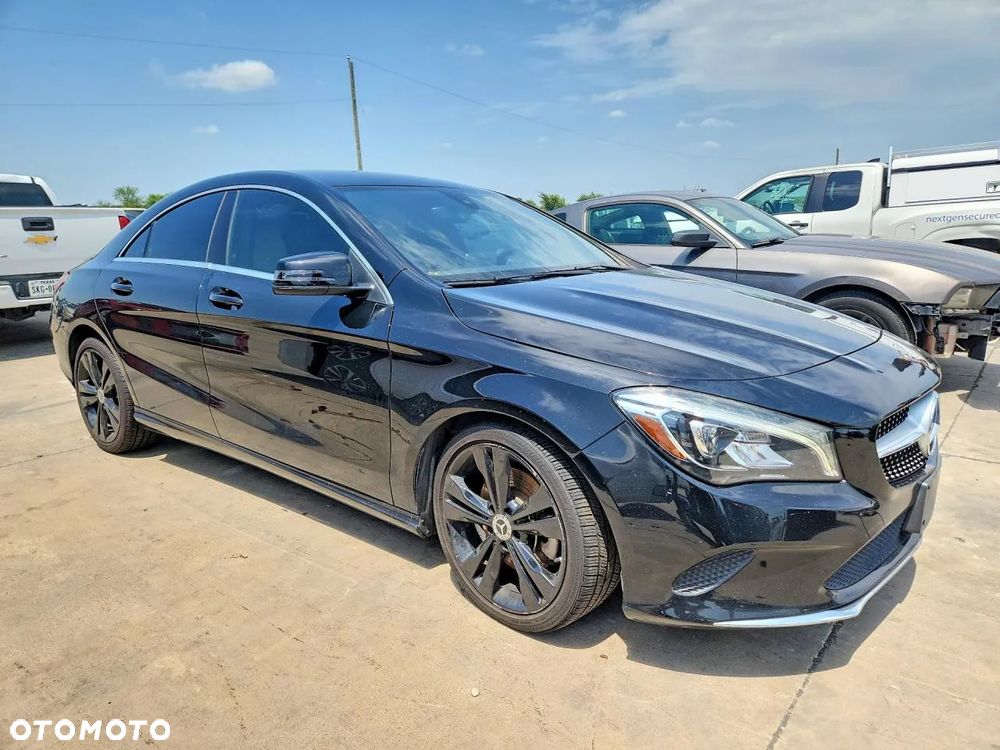 Mercedes-Benz CLA 250 4Matic 7G-DCT - 2