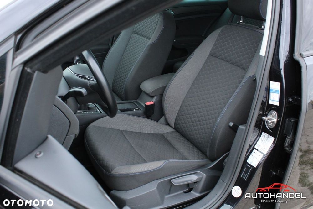 Volkswagen Golf - 8
