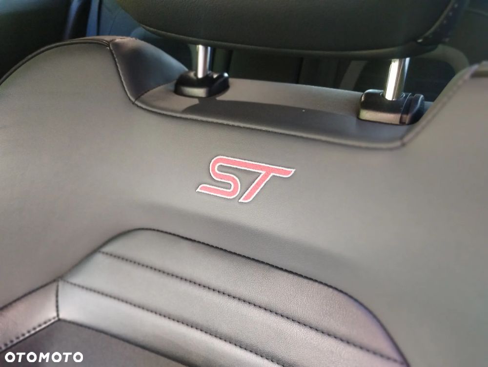 Ford Focus 2.3 EcoBoost ST X - 26