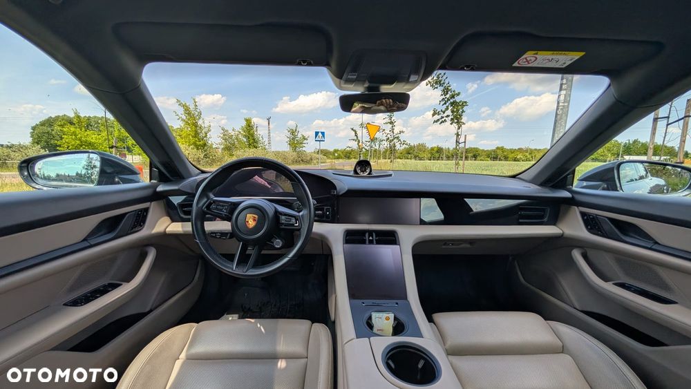 Porsche Taycan 4 - 17