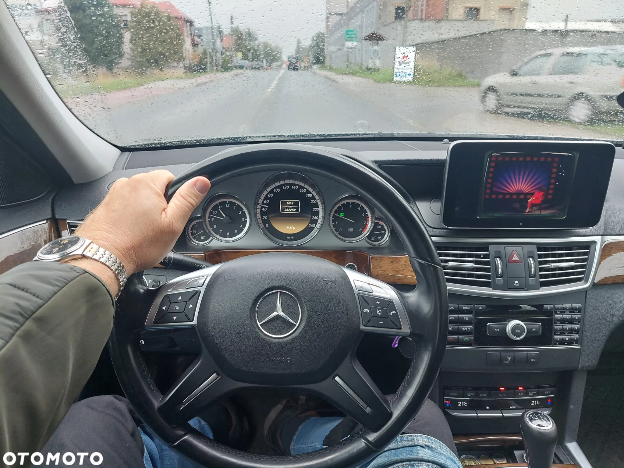 Mercedes-Benz Klasa E 200 CGI BlueEffICIENCY - 13