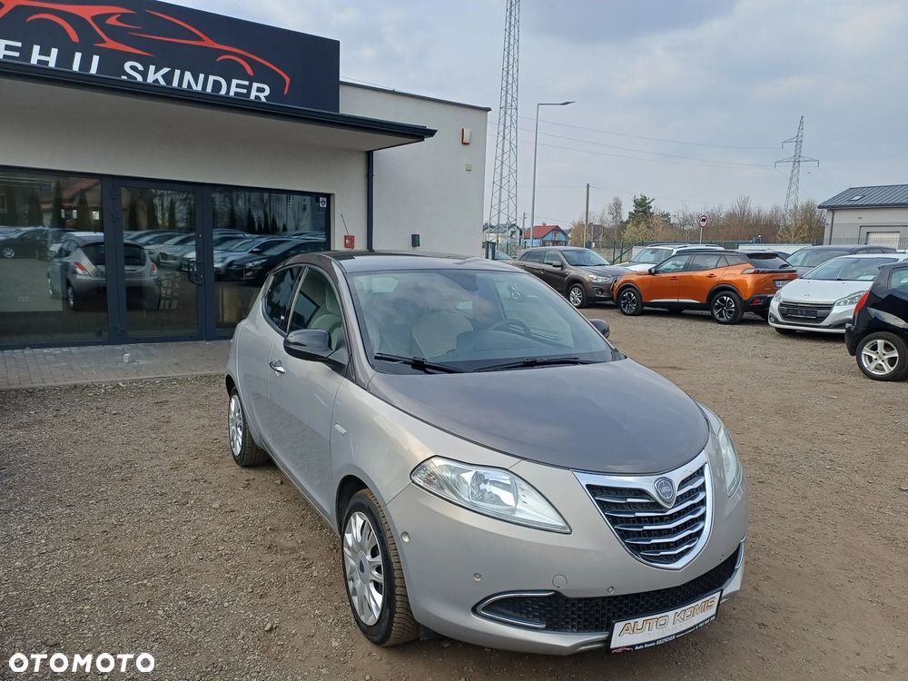 Lancia Ypsilon 1.2 8V Platino (4 os.) - 10