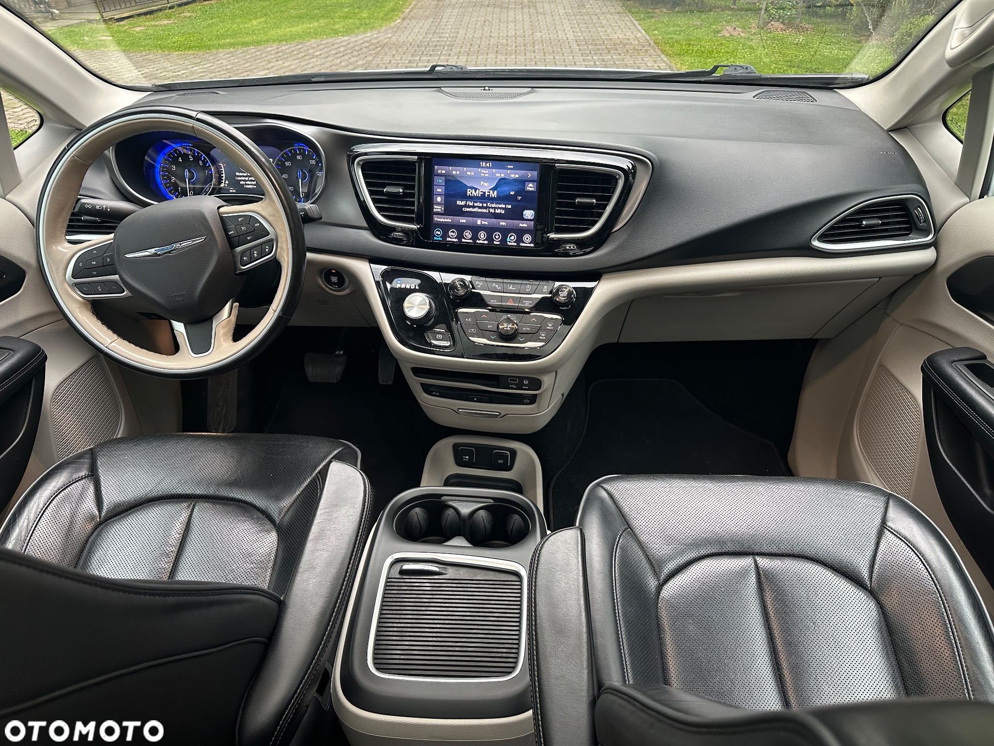 Chrysler Pacifica - 16