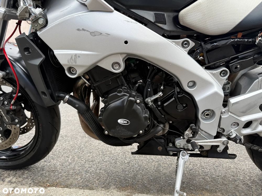 Suzuki GSR - 14