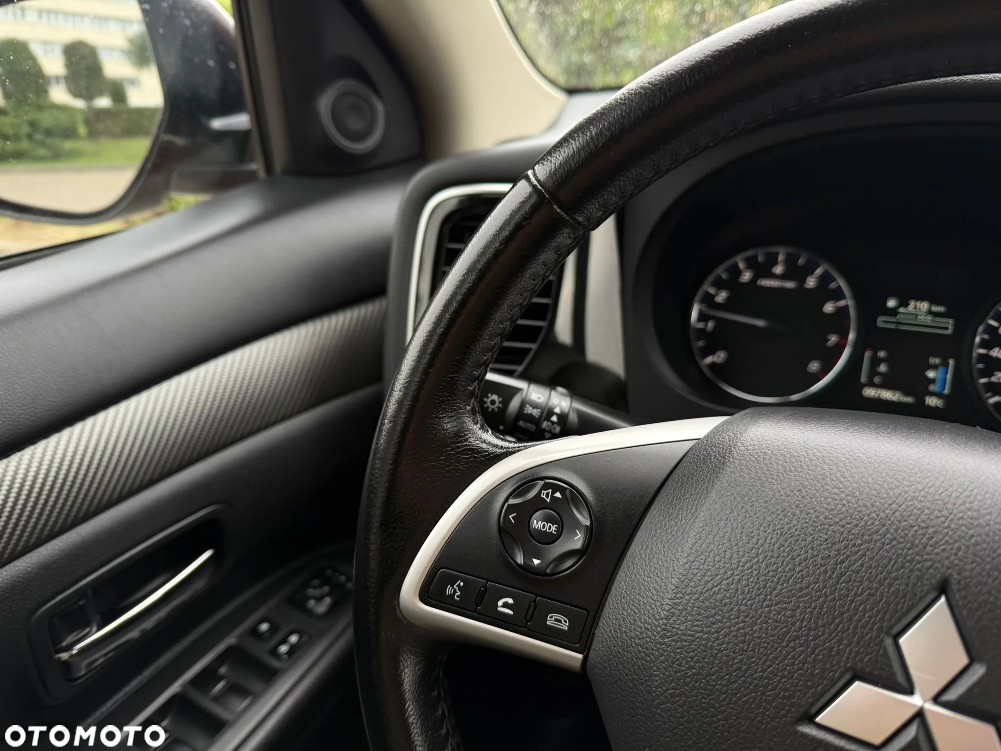 Mitsubishi Outlander 2.0 Invite + 2WD - 36
