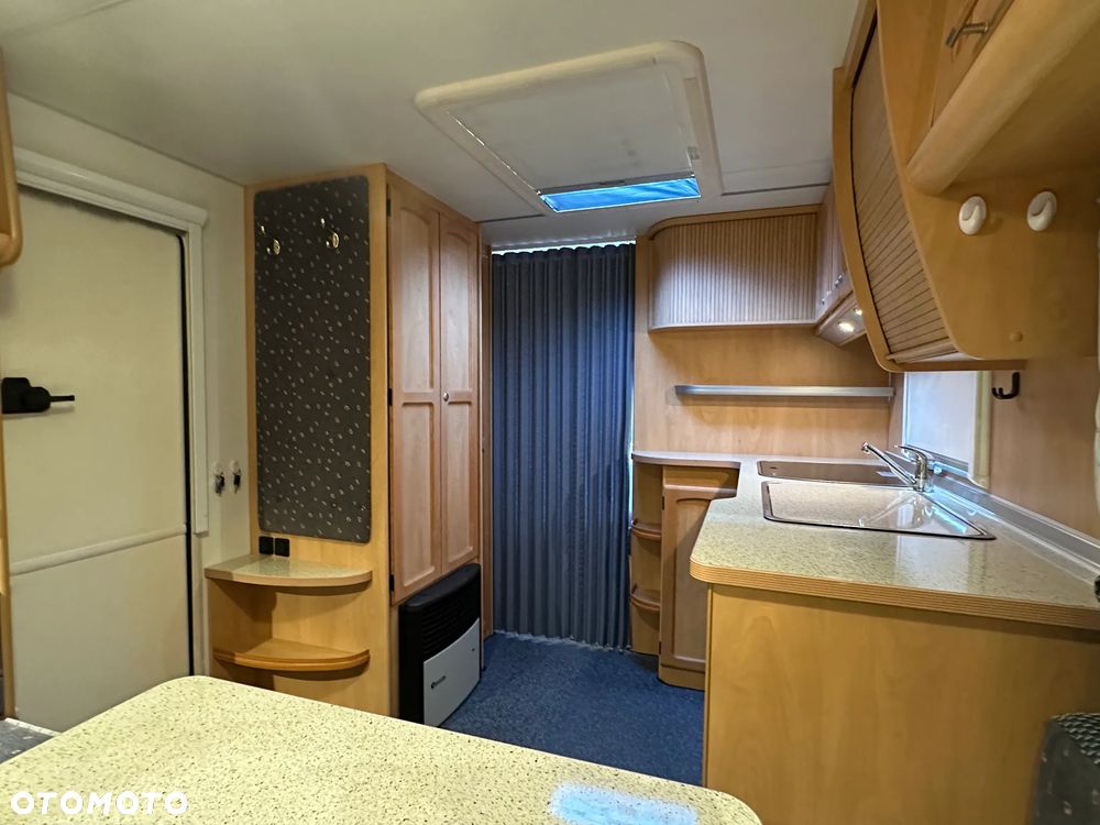 Burstner 500 VENTANA z napędem i markizą kasetową THULE. - 16