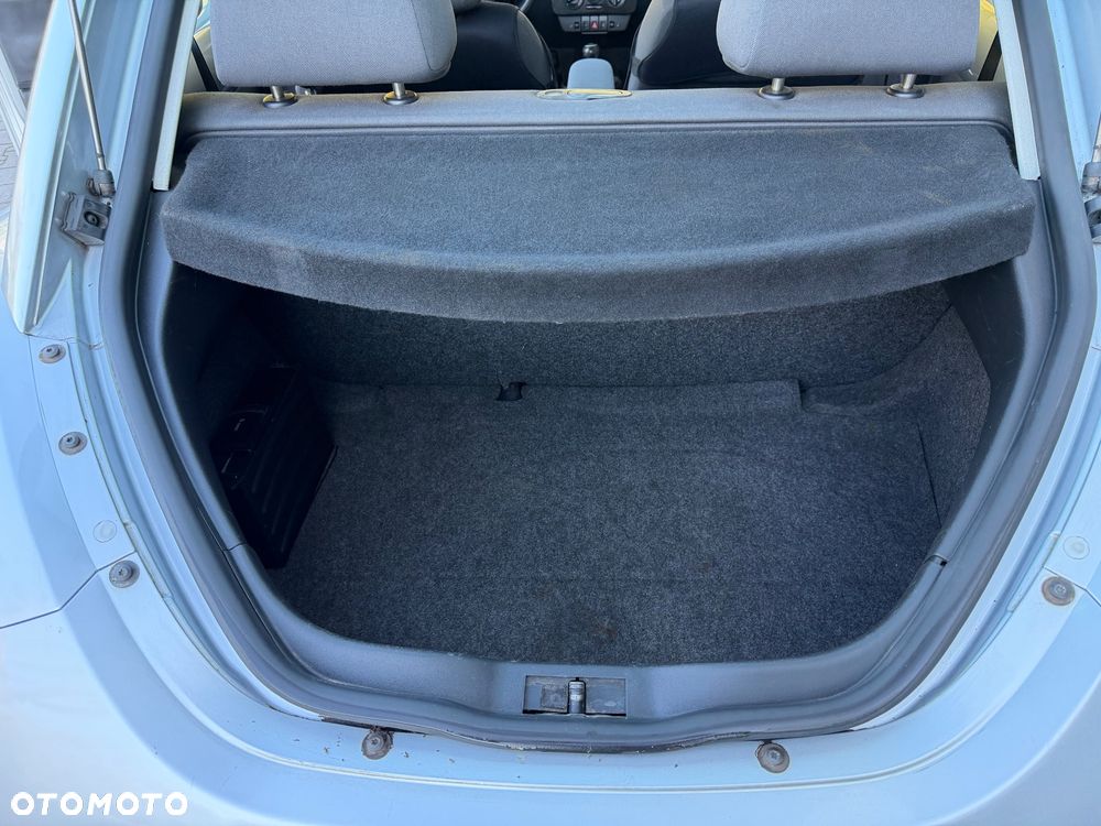 Volkswagen New Beetle - 13