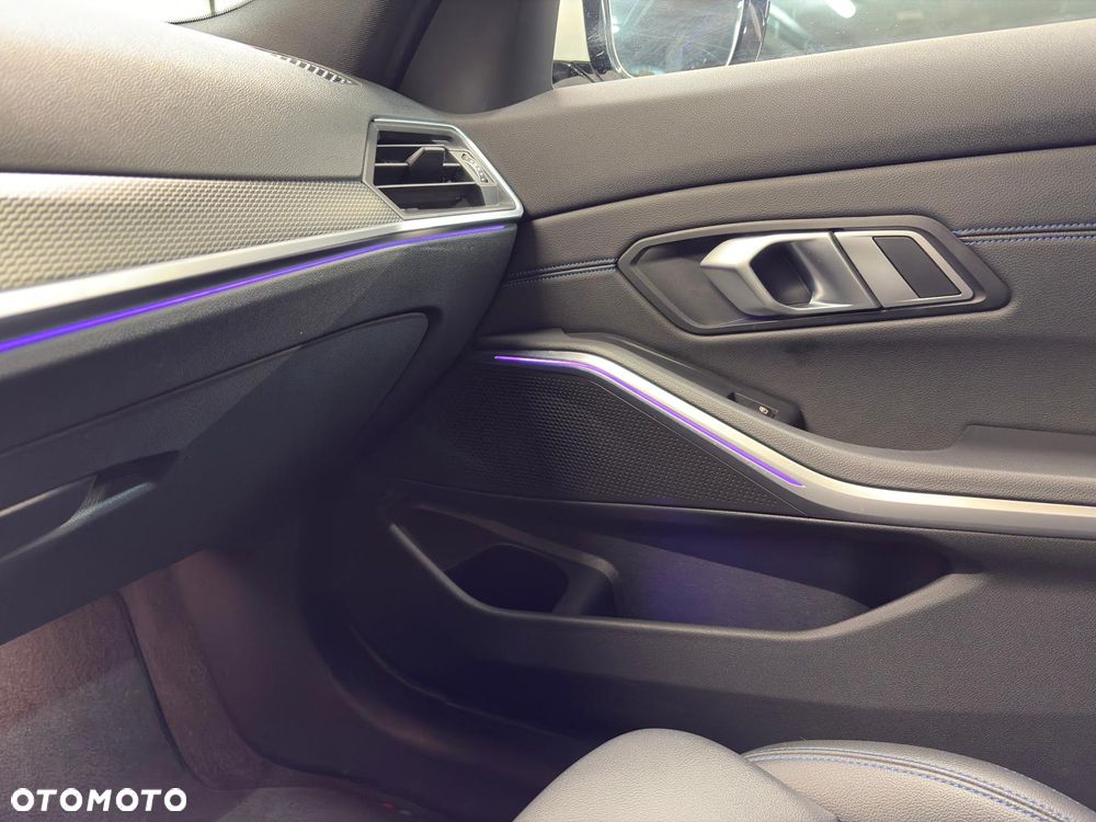 BMW Seria 3 330i xDrive M Sport sport - 26