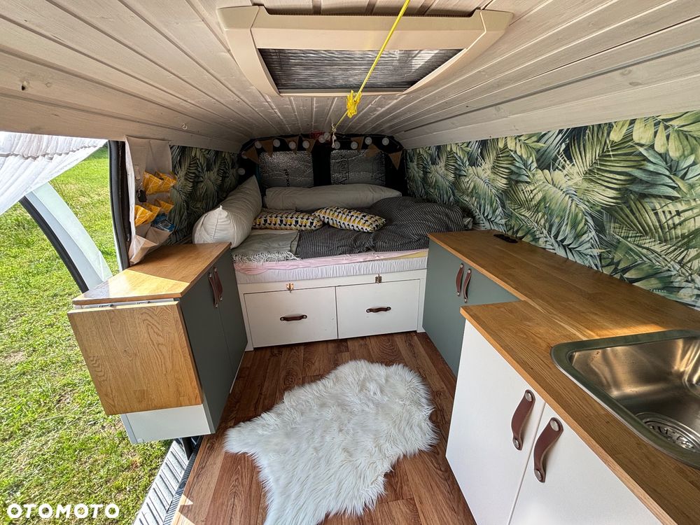 Ford Econoline - 12