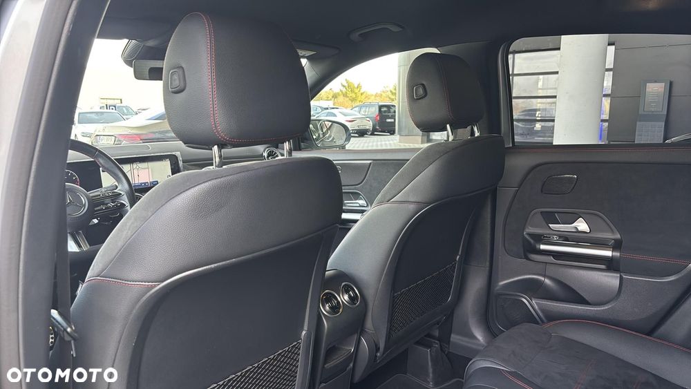 Mercedes-Benz GLA - 16