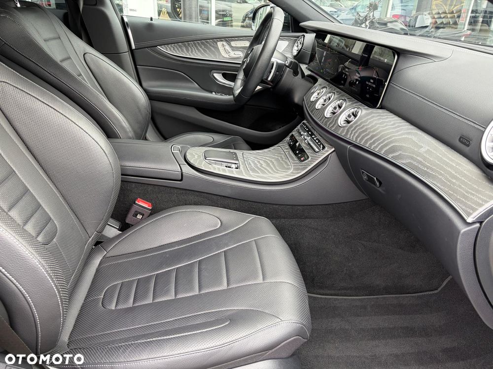 Mercedes-Benz CLS 300 d 4-Matic AMG - 21