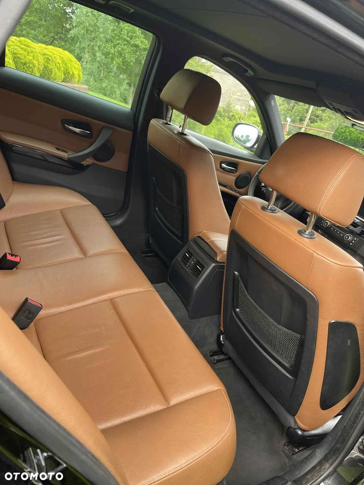 BMW Seria 3 330d xDrive DPF Touring - 14