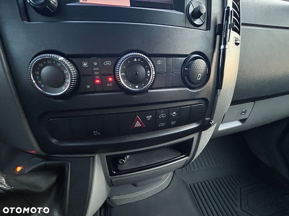 Mercedes-Benz Sprinter - 16