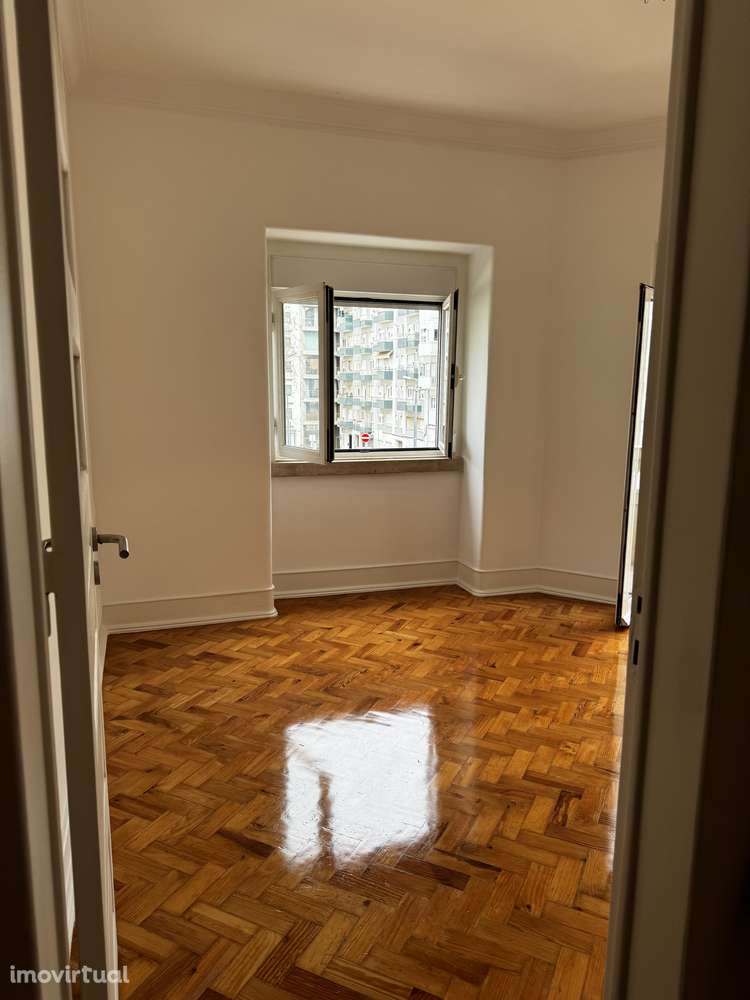 T2 renovado a poucos passos da Redbridge School - Grande imagem: 5/40