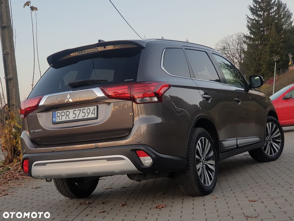 Mitsubishi Outlander 2.0 Instyle Navi 4WD CVT - 5