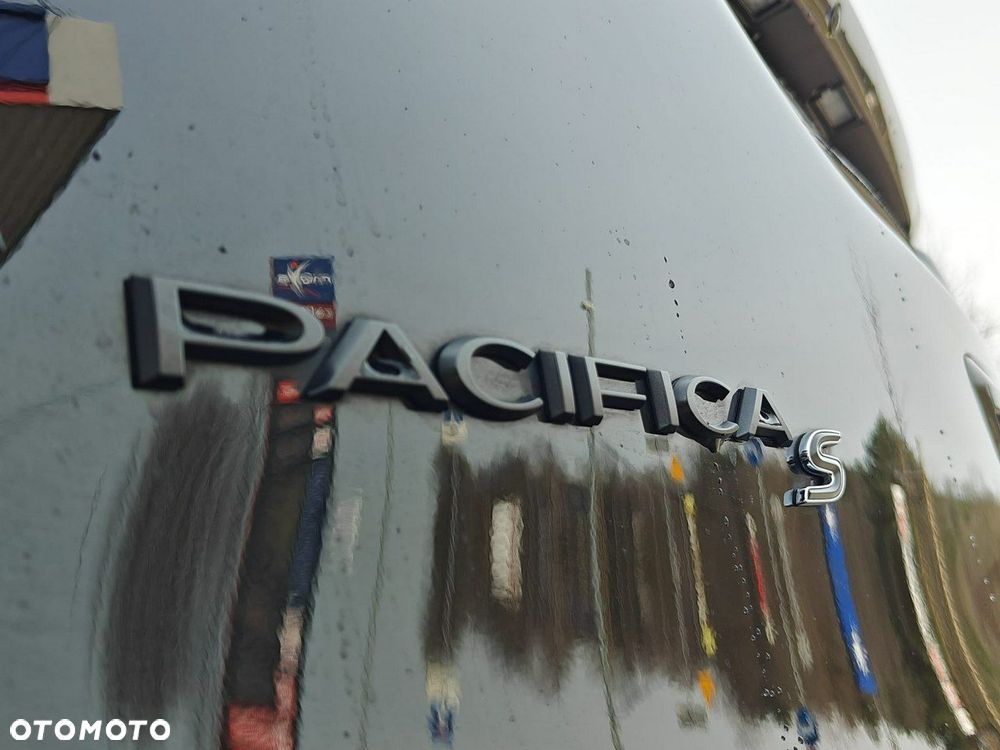 Chrysler Pacifica - 10