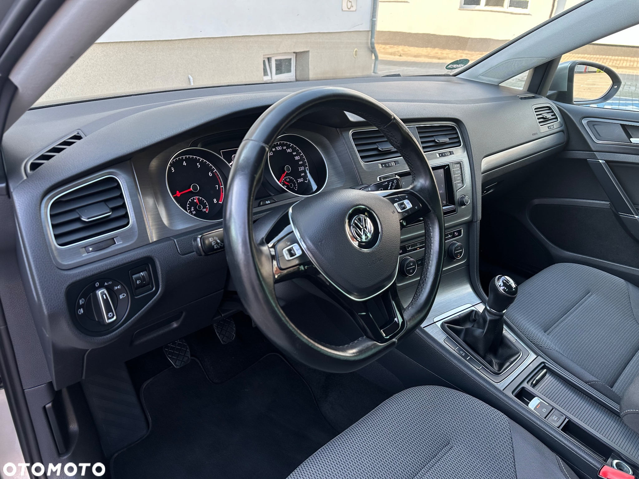 Volkswagen Golf - 24