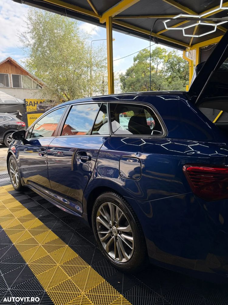 Toyota Avensis 2.0 D-4D Executive - 14