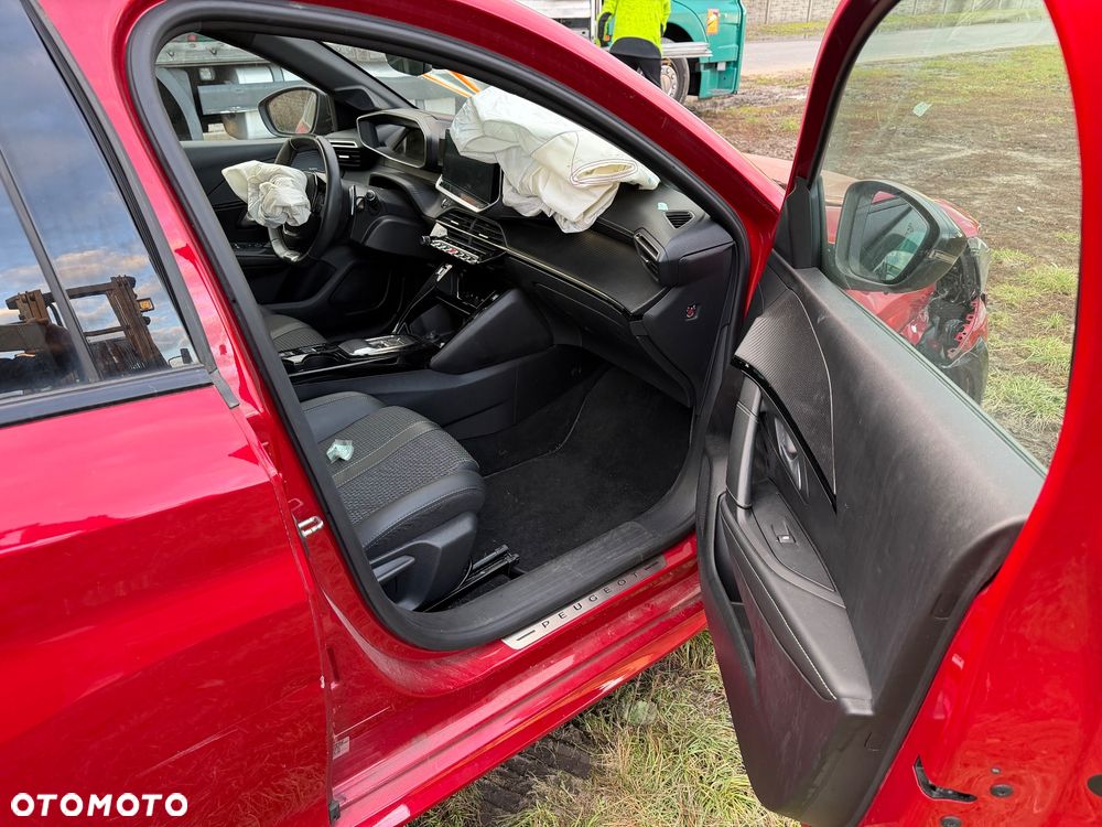Peugeot 208 - 12