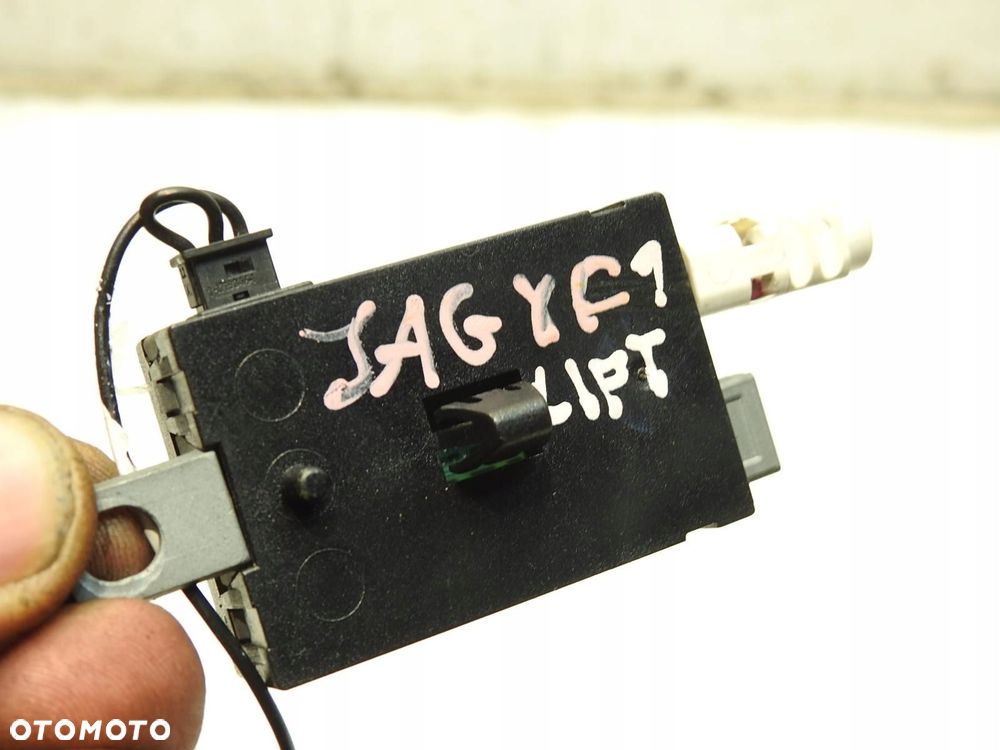 WZMACNIACZ ANTENY JAGUAR XF X250 CX23-18C847-BA - 2