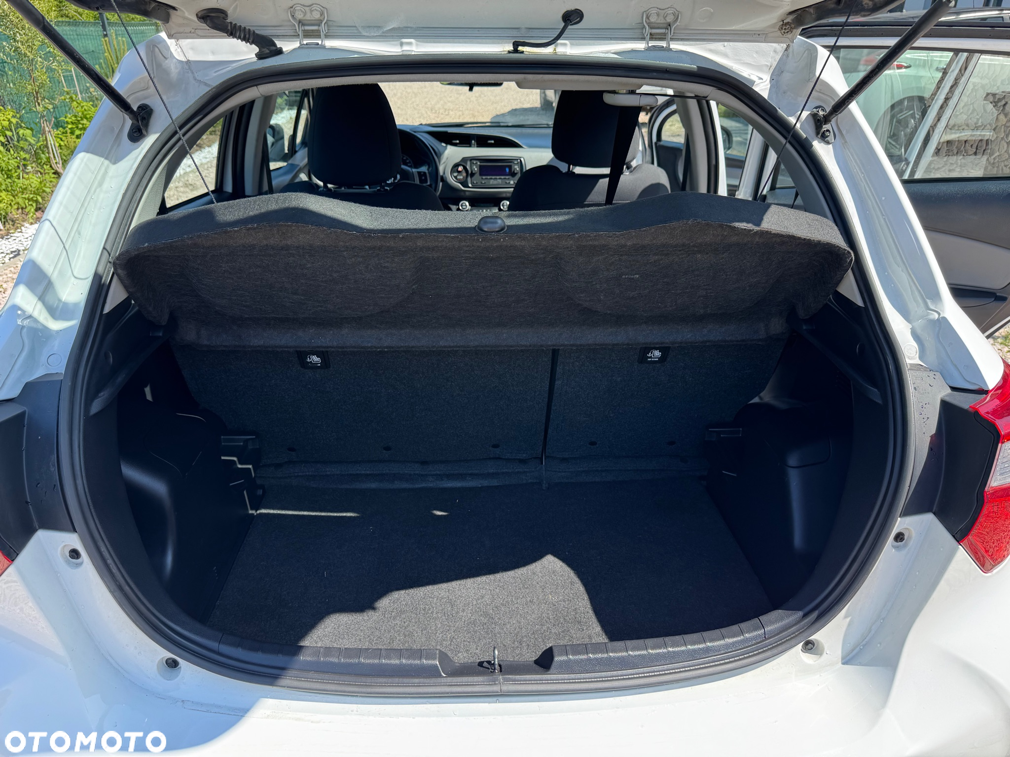 Toyota Yaris Hybrid 100 Active - 12