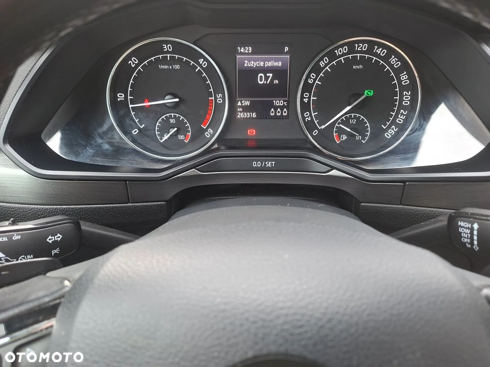 Skoda Superb 2.0 TDI DSG Premium Edition - 19