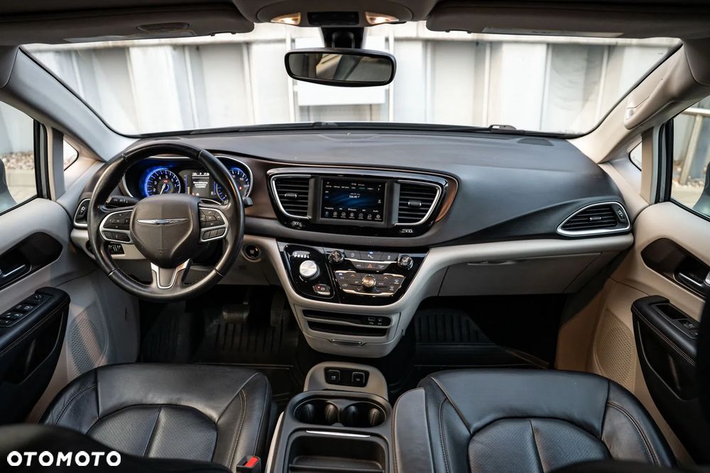 Chrysler Pacifica - 15