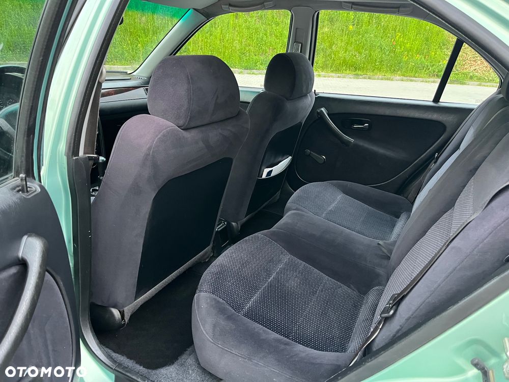 Honda Civic 1.5i VTEC - 13