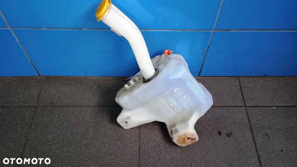 Zbiornik spryskiwaczy 55702892 pompka 55702893 Opel Corsa D - 1